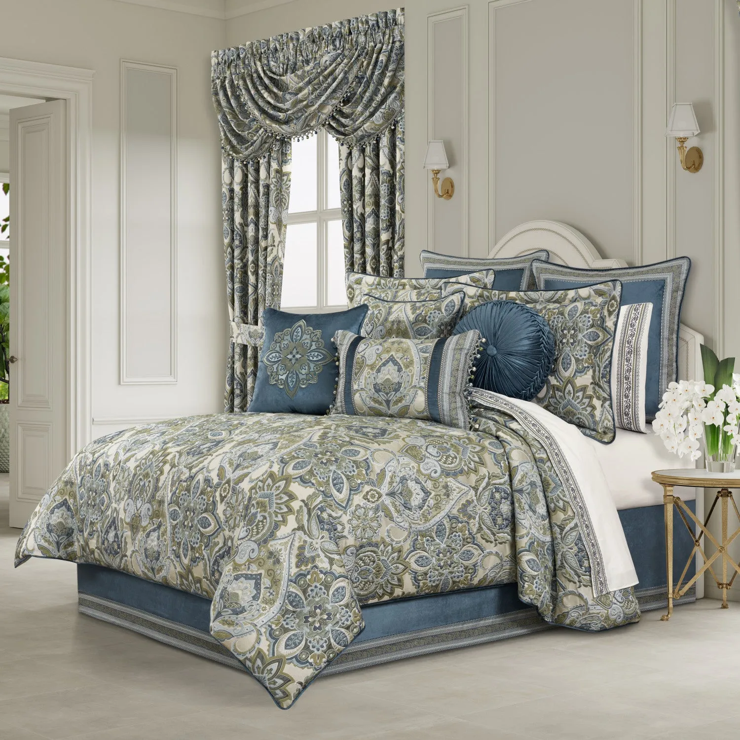 Avellino Comforter Set