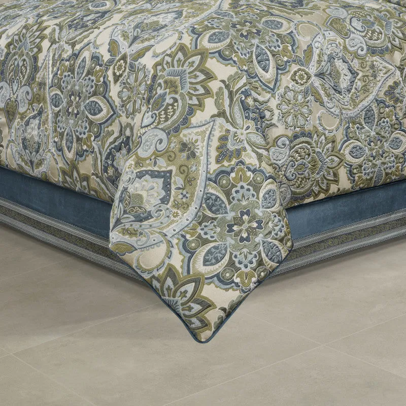 Avellino Comforter Set