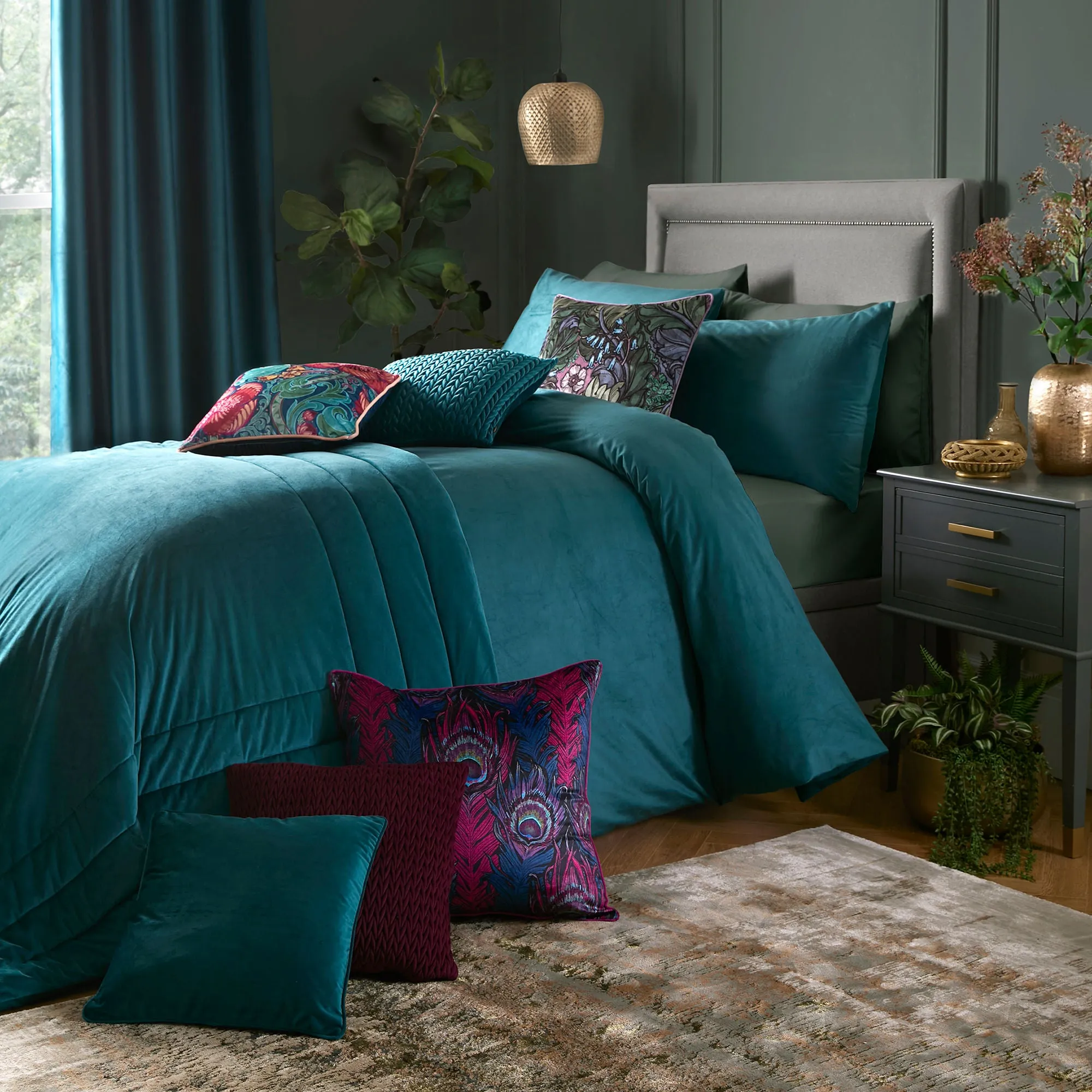 Montrose Duvet Cover Set by Laurence Llewelyn-Bowen in Teal