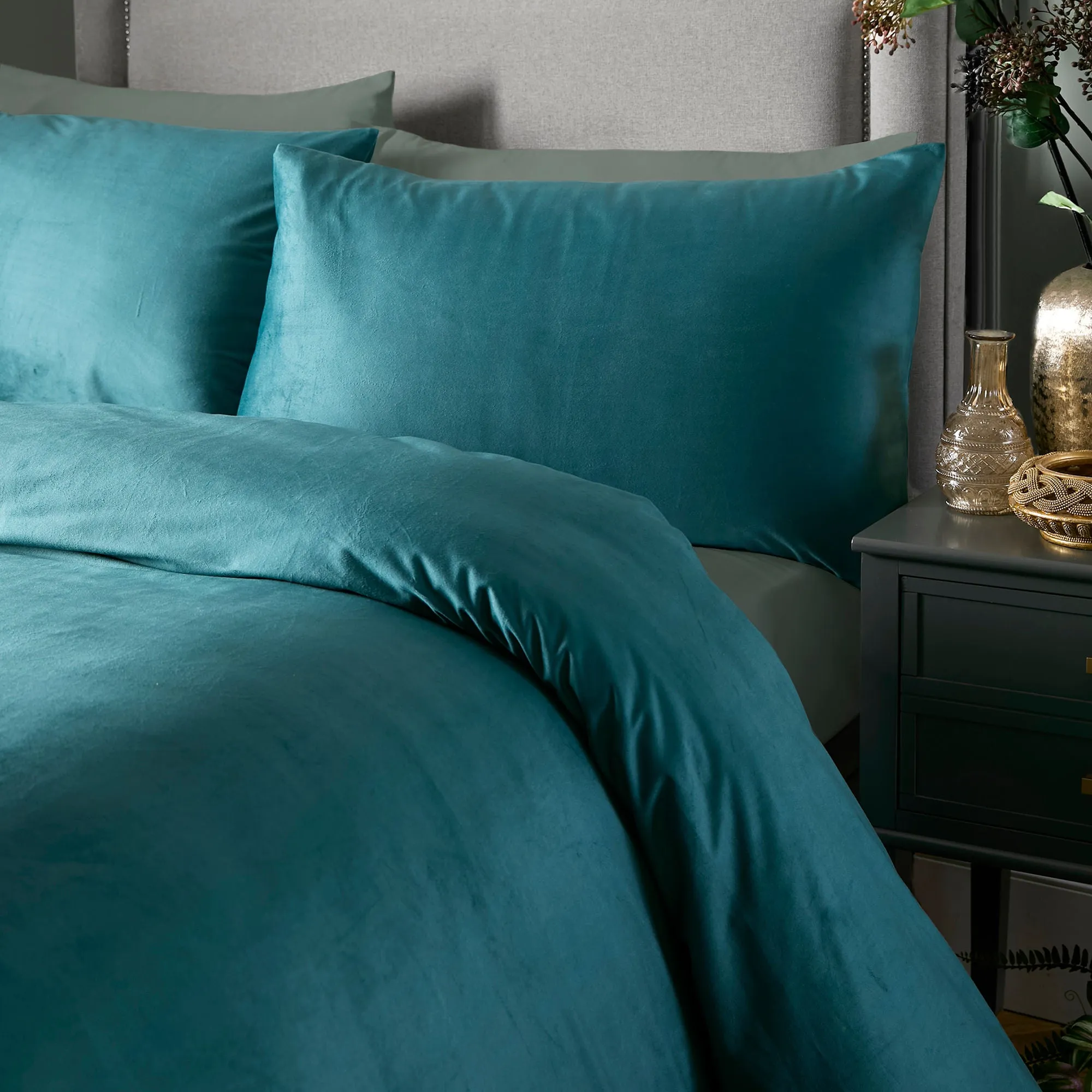 Montrose Duvet Cover Set by Laurence Llewelyn-Bowen in Teal