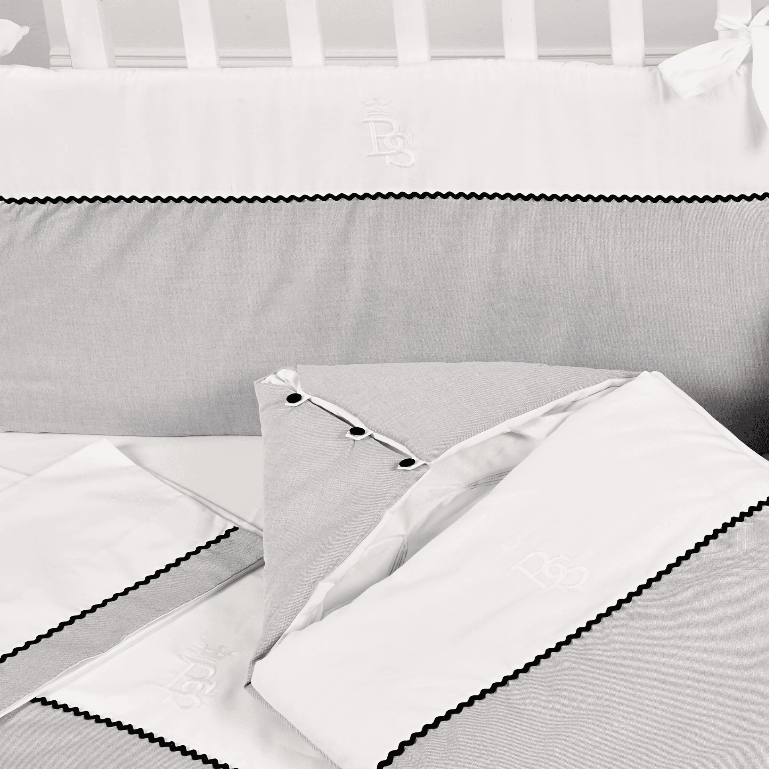 PETIT MARIN | Boys White & Grey Cotton Bed Linen Set (3)