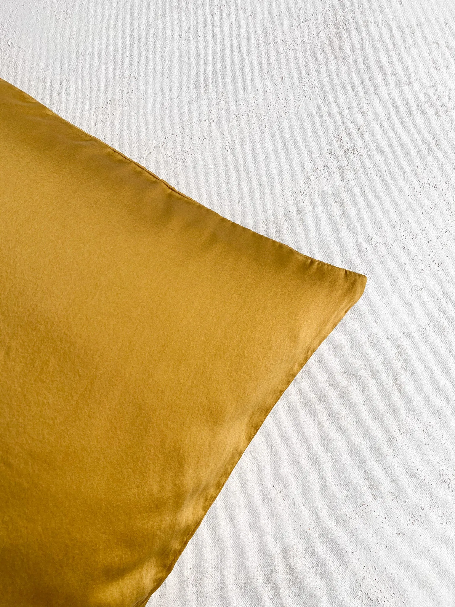 Silk Pillowcase in Oro